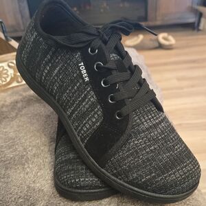 NWOT Tober Men's Black Sneakers